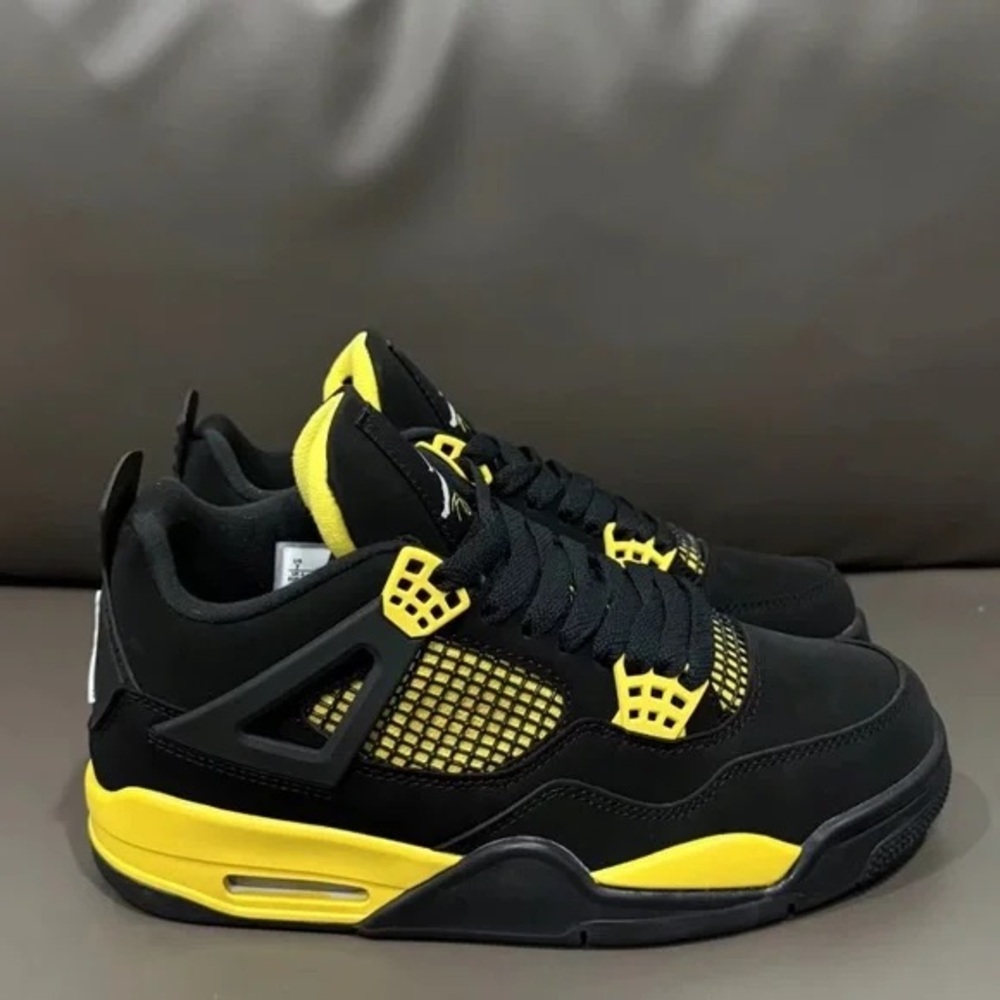 Air Jordan 4 Retro Thunder 2023